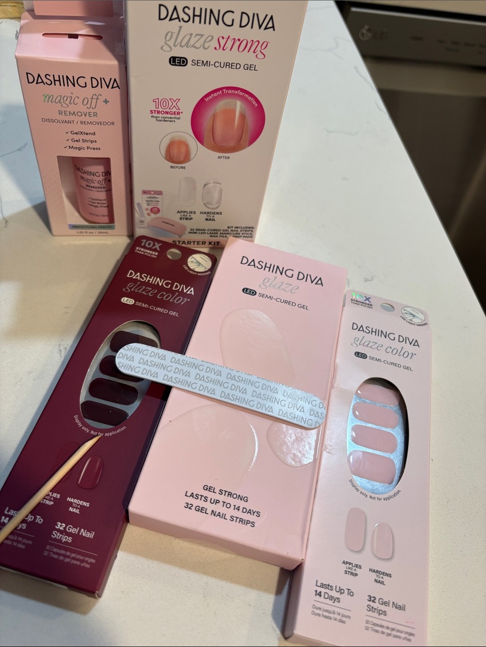 Dashing Diva Glaze Strong LED Gel Nail Strips — Light Pink